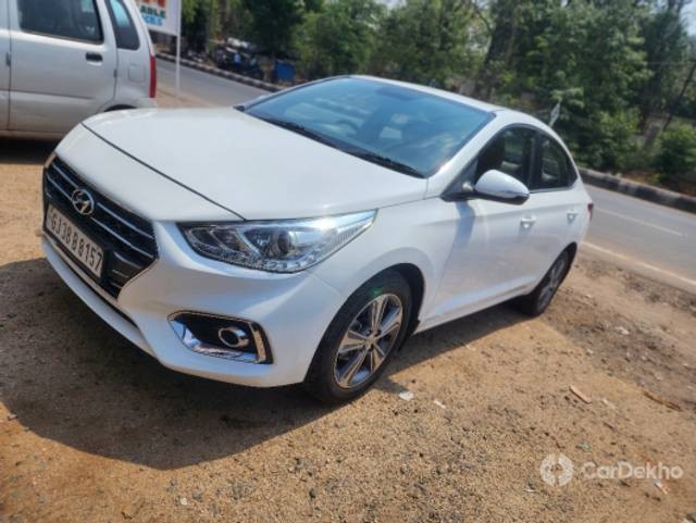 https://stimg2.cardekho.com/images/usedcarimages/large/3-2023/3660870/20230320_114210.jpg?imwidth=6401