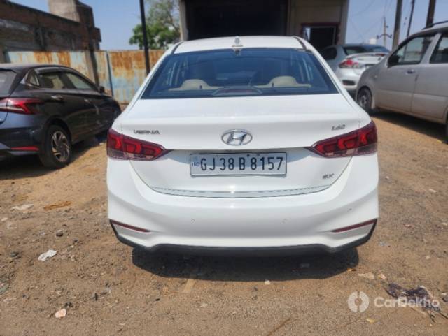 https://stimg2.cardekho.com/images/usedcarimages/large/3-2023/3660870/20230320_114222.jpg?imwidth=6402