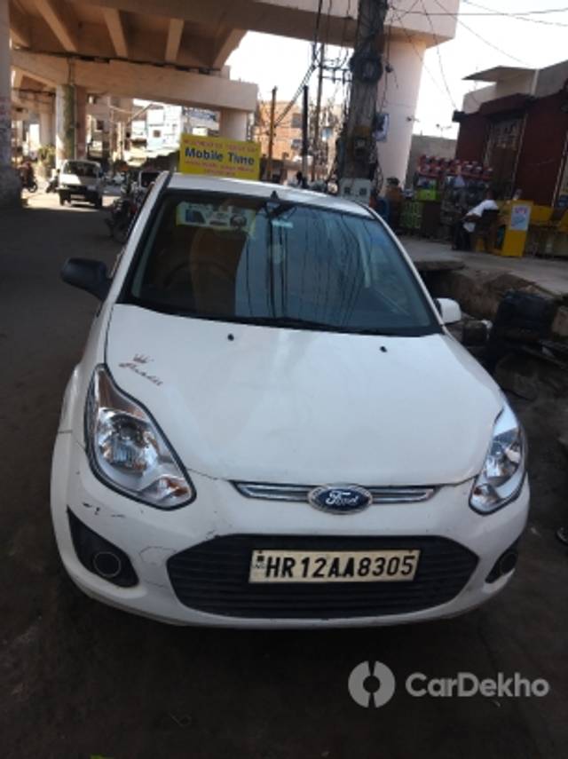https://stimg2.cardekho.com/images/usedcarimages/large/3-2023/3660945/20230305_135646.jpg?imwidth=6400