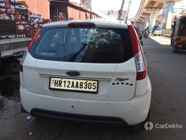 https://stimg2.cardekho.com/images/usedcarimages/large/3-2023/3660945/20230305_135705.jpg?imwidth=6401