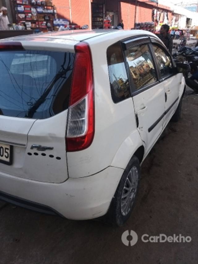 https://stimg2.cardekho.com/images/usedcarimages/large/3-2023/3660945/20230305_135714.jpg?imwidth=6402
