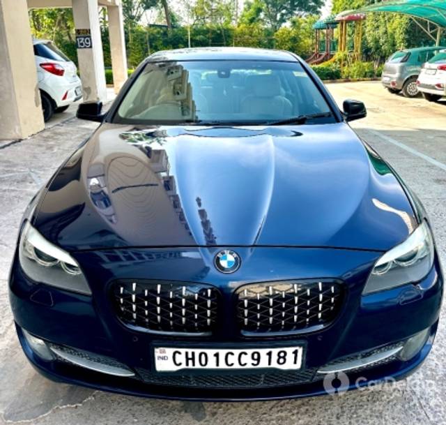 https://stimg2.cardekho.com/images/usedcarimages/large/3-2023/3661164/6DD21633-CF5F-4356-A2D9-B7CBEFE47678.jpg?imwidth=6400