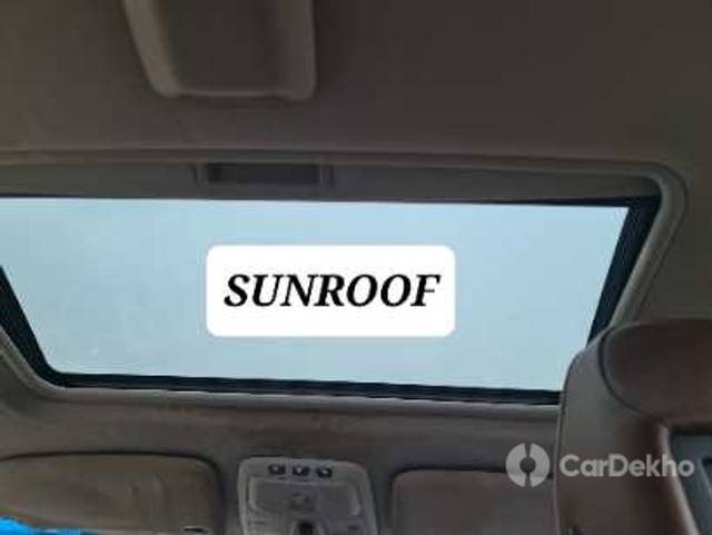https://stimg2.cardekho.com/images/usedcarimages/large/3-2023/3661203/20230324_1016200.jpg?imwidth=6402