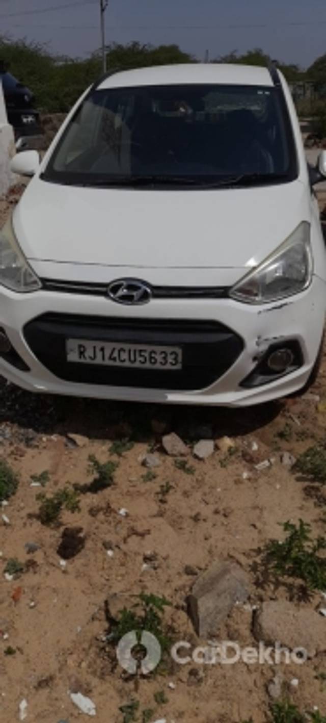 https://stimg2.cardekho.com/images/usedcarimages/large/3-2023/3662703/WhatsAppImage2023-03-16at02.18.09.jpg?imwidth=6400