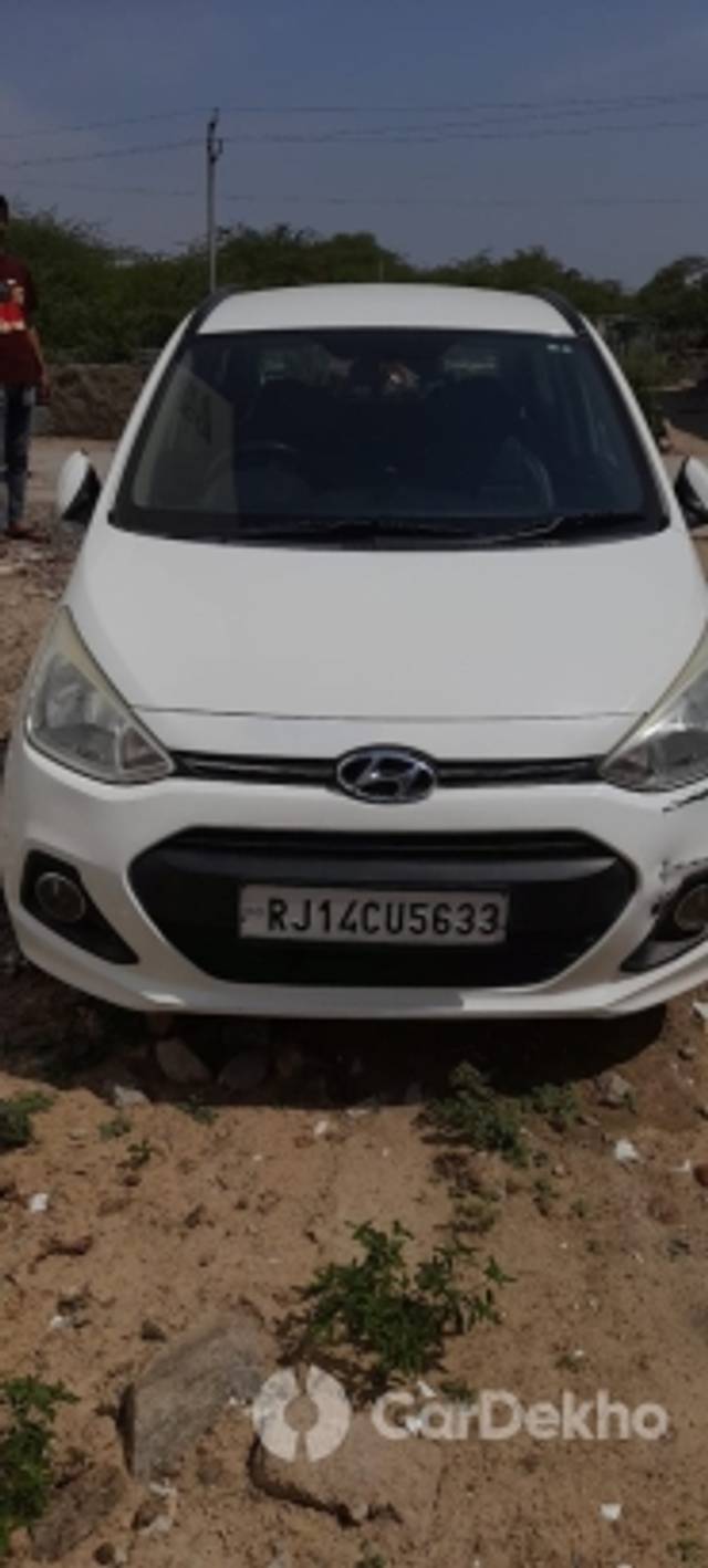 https://stimg2.cardekho.com/images/usedcarimages/large/3-2023/3662703/WhatsAppImage2023-03-16at02.18.11.jpg?imwidth=6401