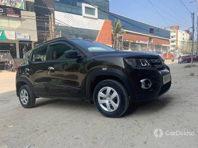 https://stimg2.cardekho.com/images/usedcarimages/large/3-2023/3663265/55A5B07E-13CB-41AE-93D3-96A9B22B6E65.jpg?imwidth=6400