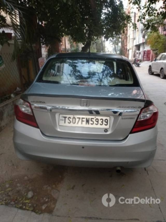 https://stimg2.cardekho.com/images/usedcarimages/large/3-2023/3664138/WhatsAppImage2023-03-26at1.06.25PM.jpg?imwidth=6402