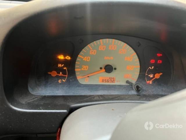 https://stimg2.cardekho.com/images/usedcarimages/large/3-2023/3664261/WhatsAppImage2023-03-27at7.05.58PM.jpg?imwidth=6402