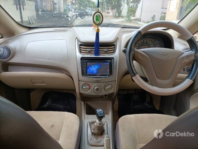 https://stimg2.cardekho.com/images/usedcarimages/large/3-2023/3664460/16.jpg?imwidth=6402