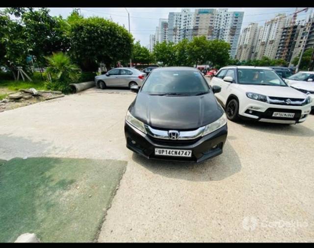 https://stimg2.cardekho.com/images/usedcarimages/large/3-2023/3665228/1E4D577E-136B-4EFA-BBA3-A43D0210AB7D.jpg?imwidth=6401