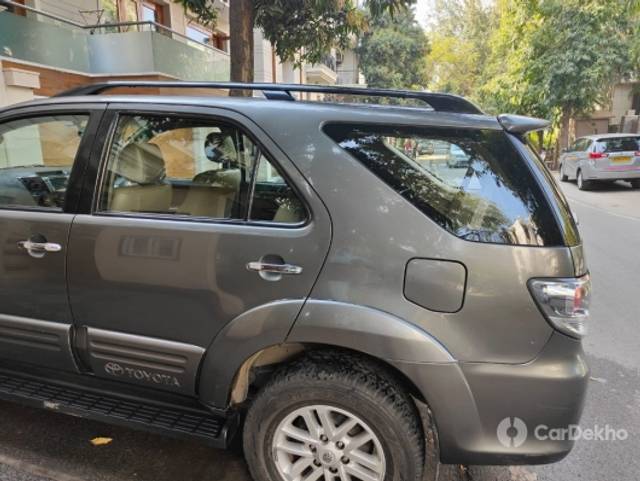 https://stimg2.cardekho.com/images/usedcarimages/large/3-2023/3665372/WhatsAppImage2023-03-28at9.36.13AM.jpg?imwidth=6402