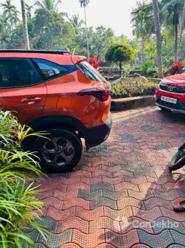https://stimg2.cardekho.com/images/usedcarimages/large/3-2023/3665530/2BB7F847-1722-4B17-8C59-E1CC35D0CB9E.jpg?imwidth=6401