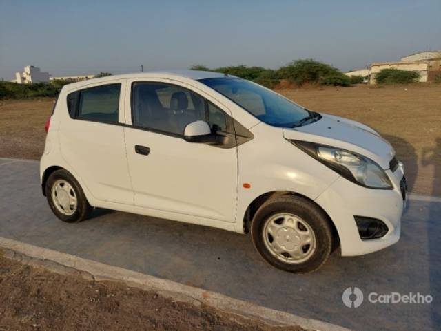 https://stimg2.cardekho.com/images/usedcarimages/large/3-2023/3665539/20230328_181648.jpg?imwidth=6400