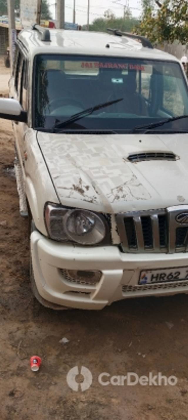 https://stimg2.cardekho.com/images/usedcarimages/large/3-2023/3666121/IMG_20230319_161512.jpg?imwidth=6400