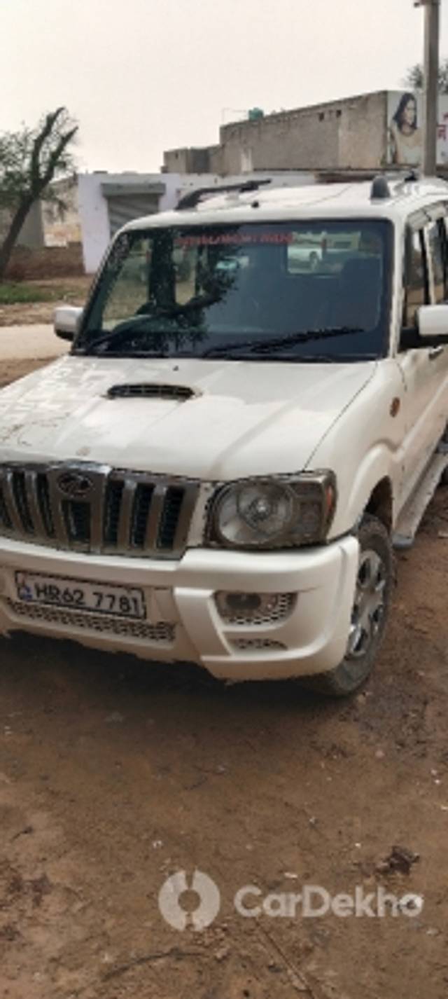 https://stimg2.cardekho.com/images/usedcarimages/large/3-2023/3666121/IMG_20230319_161522.jpg?imwidth=6401