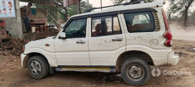 https://stimg2.cardekho.com/images/usedcarimages/large/3-2023/3666121/IMG_20230319_161533.jpg?imwidth=6402