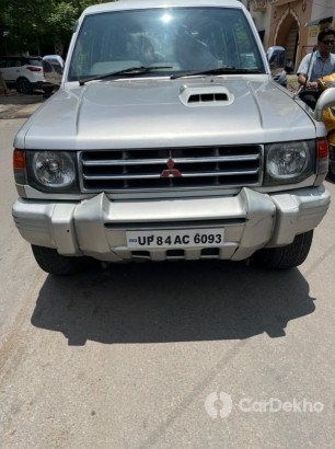 Mitsubishi Pajero 2.8 SFX BSIII Dual Tone Mitsubishi Pajero 2.8 SFX BSIII Dual Tone