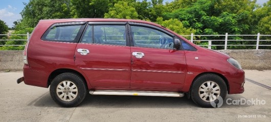 Toyota Innova 2.5 V Diesel 7-seater Toyota Innova 2.5 V Diesel 7-seater